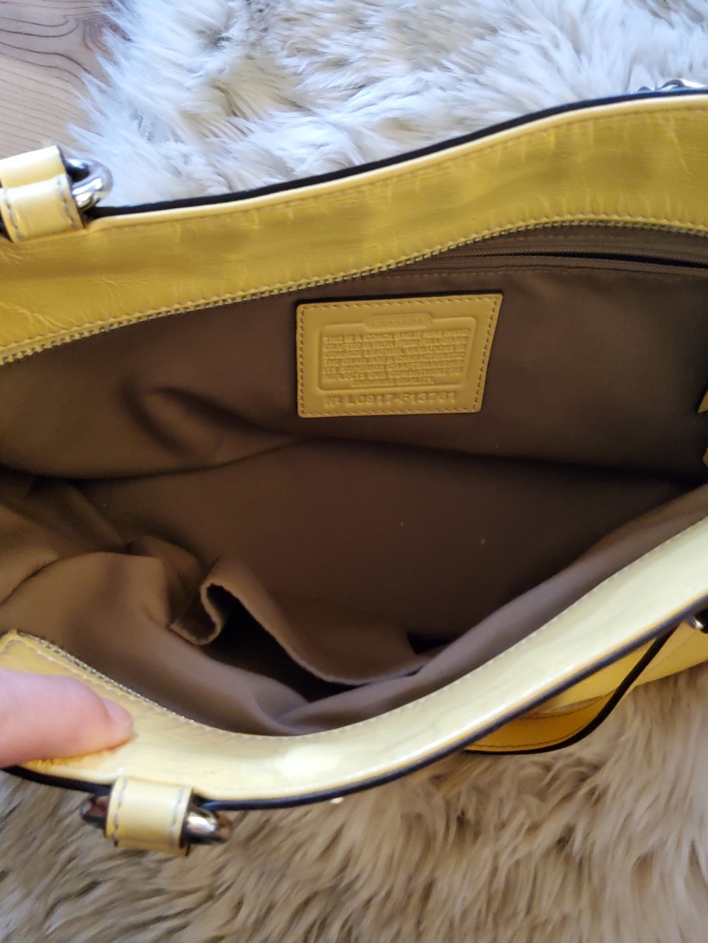 Coach Peyton Leather Gallery Tote F13761 GUC - Picture 3 of 16